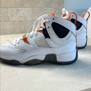 Jordan White and Orange GS) Air Jordan Jumpman Two Trey 'Starfish' DQ8431-108-